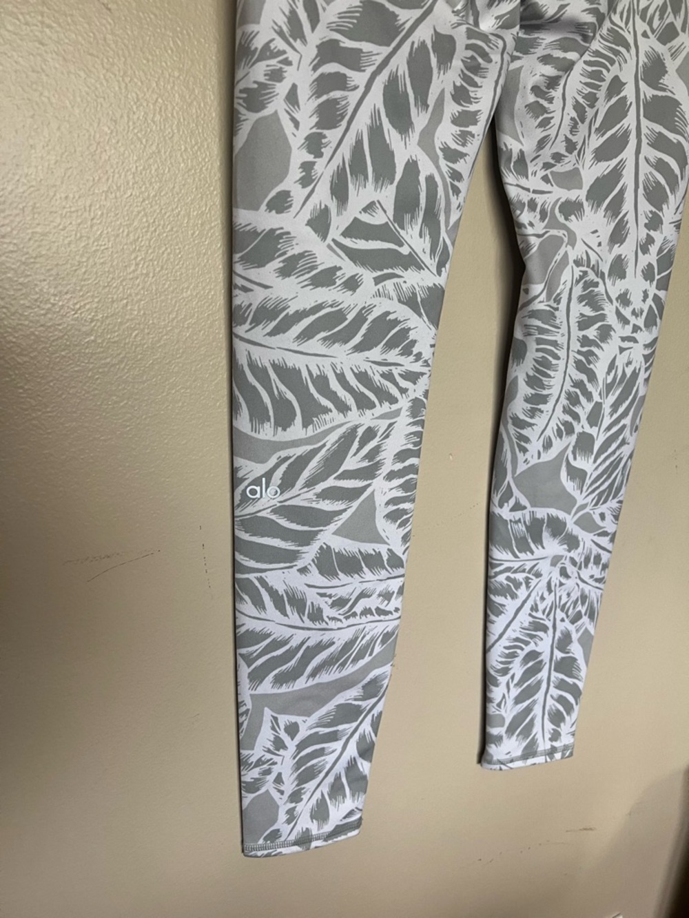 ALO High Waisted Airbrush Leggings Palm Leaf - Picture 2 of 4